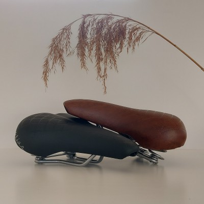 ELIAS RETRO SPRING SADDLE - 2 KLEUREN ELIAS RETRO SPRING SADDLE - 2 KLEUREN